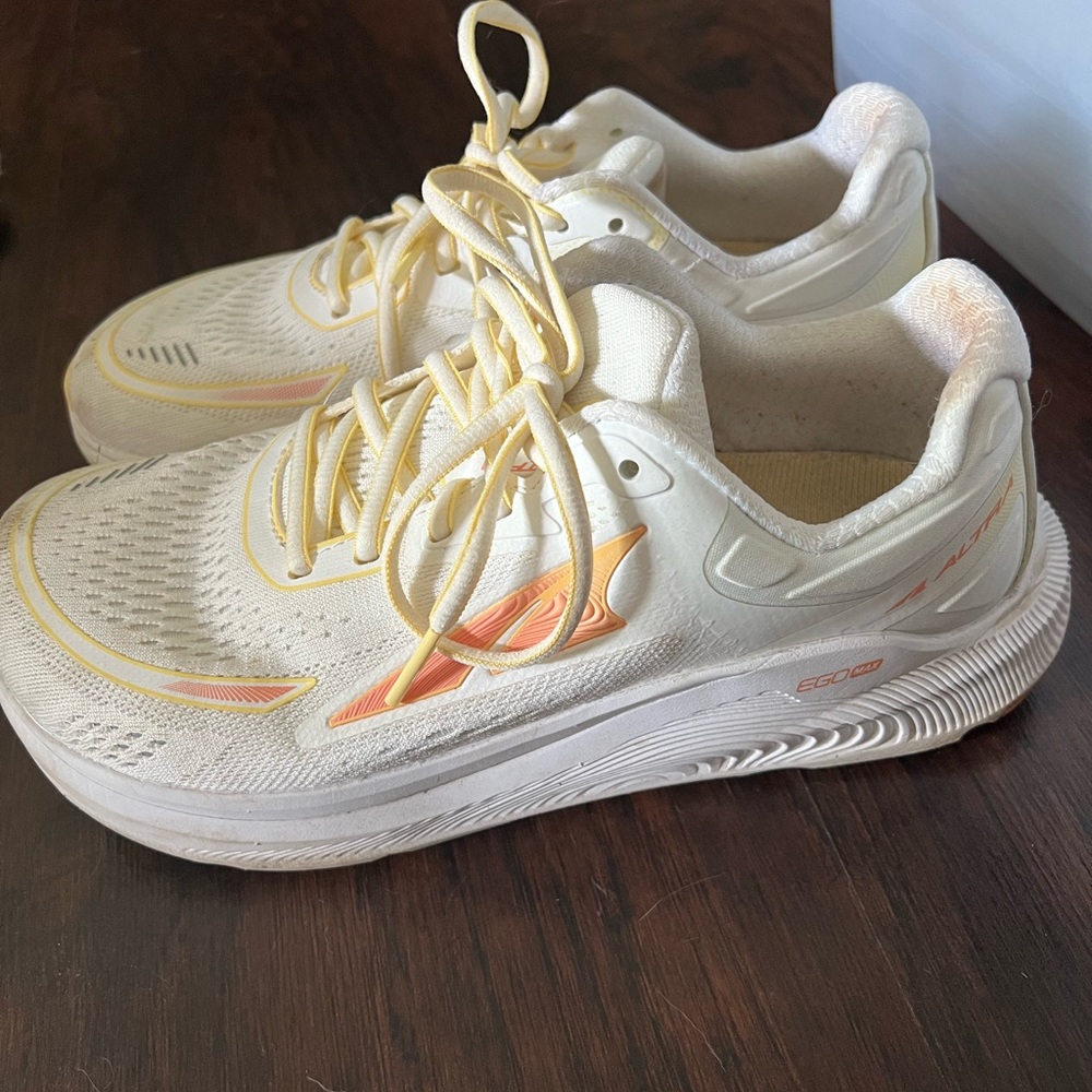 Altra Women’s running shoes size 8.5